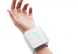 iHealth View wrist blood pressure monitoring device